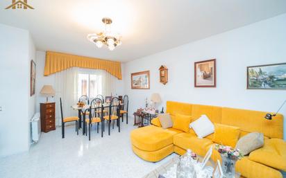 Living room of Single-family semi-detached for sale in Ugena  with Heating, Private garden and Furnished