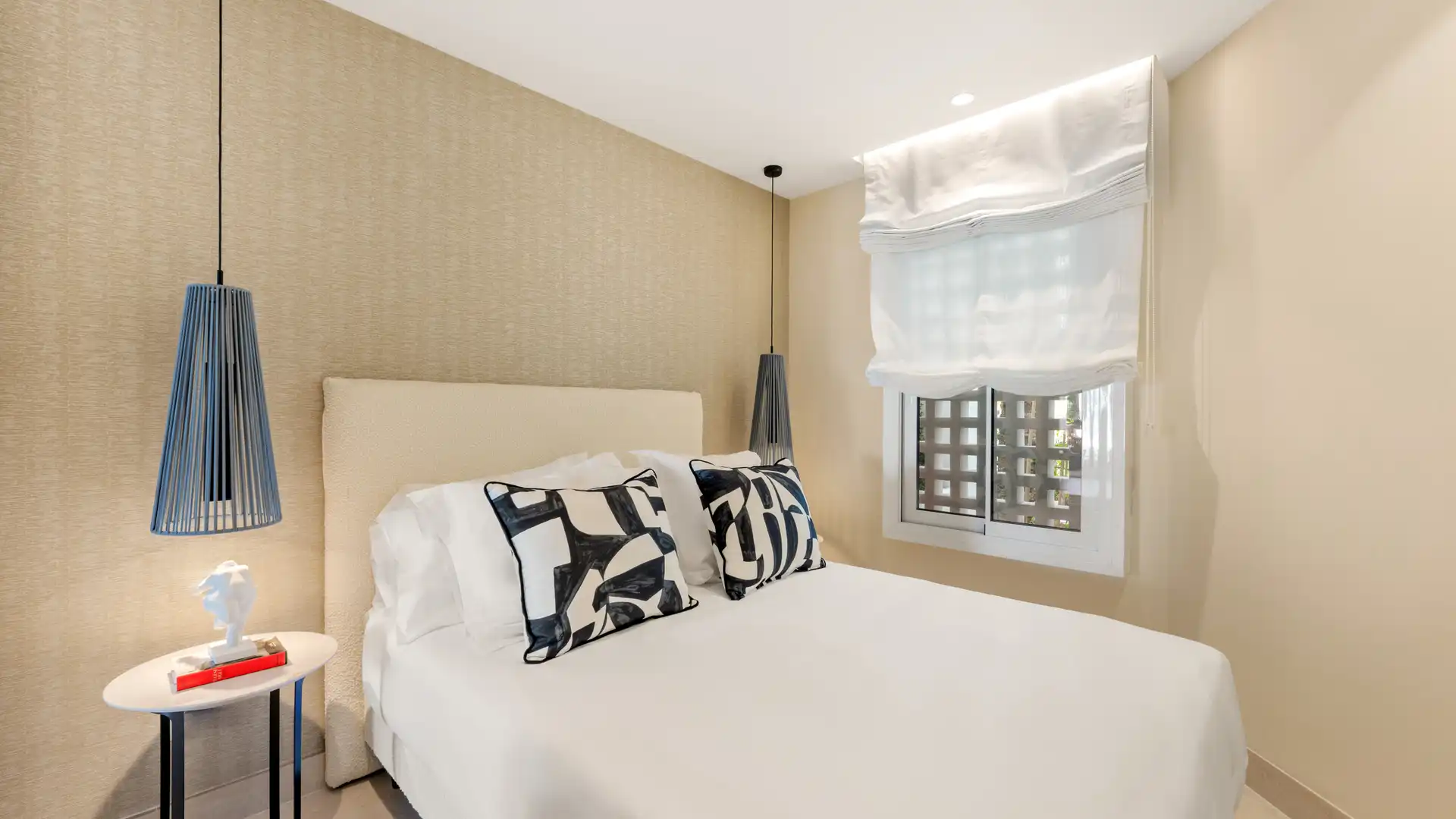 Habitación de Apartamento en venta en Estepona con Terraza, Amueblado y Piscina comunitaria