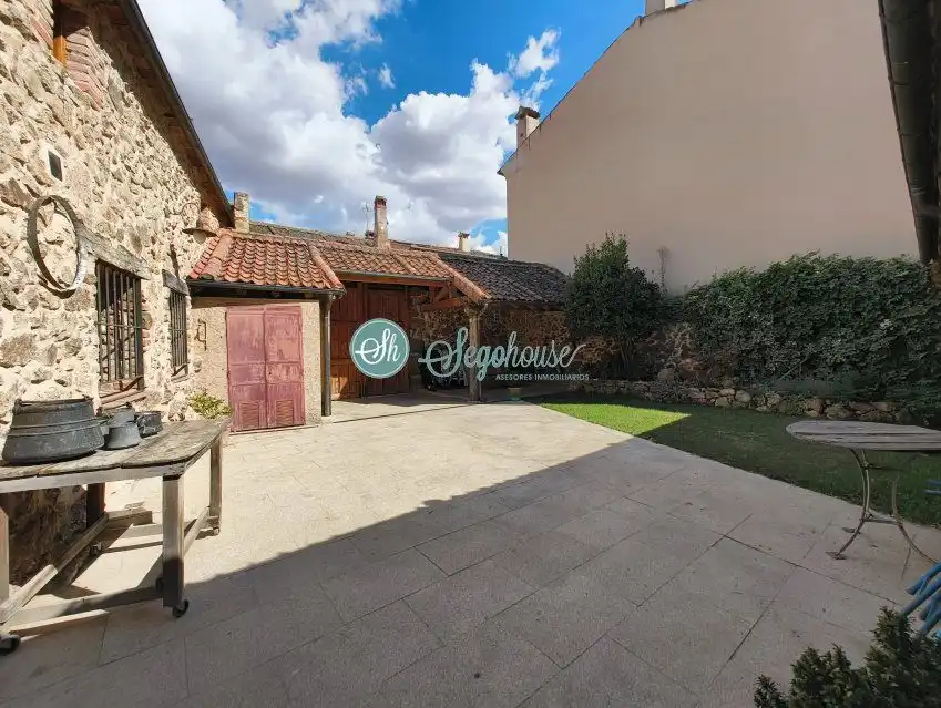 Terrassa de Casa o xalet en venda en Espirdo amb Calefacció
