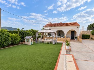 Detached house with pool for sale in Poligono Num 1