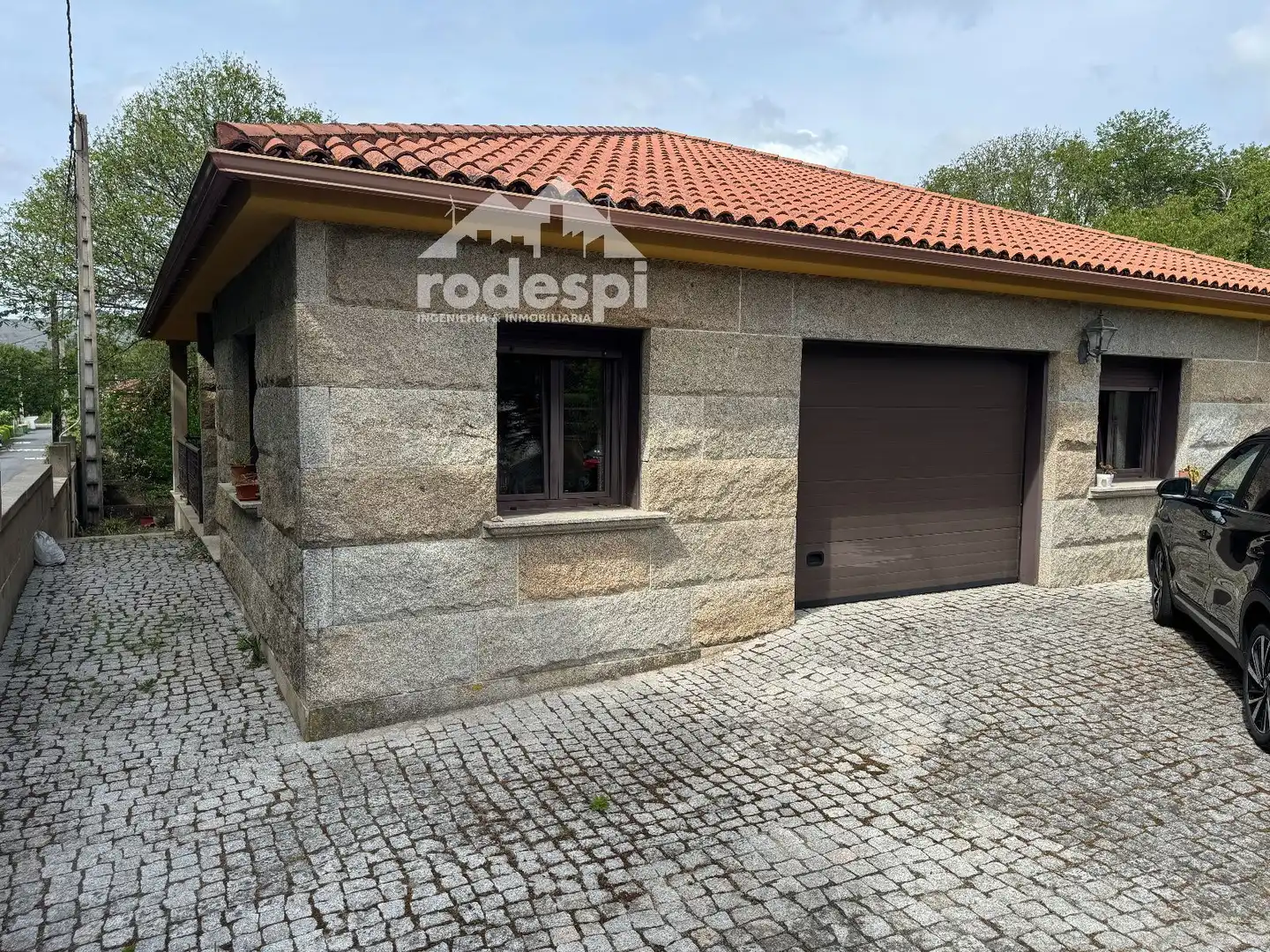 Vista exterior de Casa o xalet en venda en Covelo amb Calefacció, Traster i Moblat