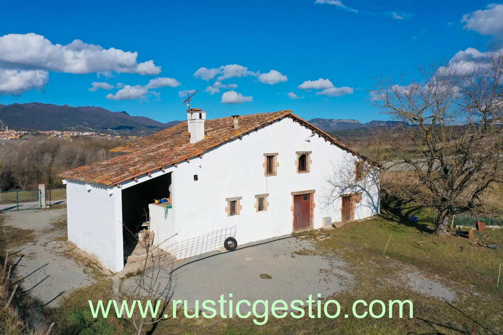 Vista exterior de Finca rústica en venda en Sant Vicenç de Torelló amb Jardí privat