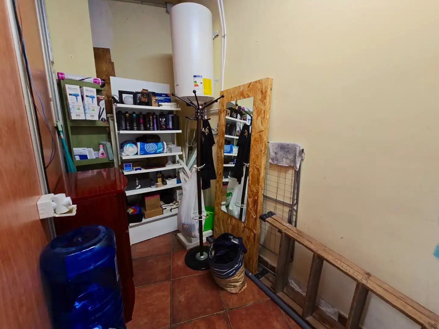 Business premises for transfer in Carrer de Ramon J. Sender, imagen 28