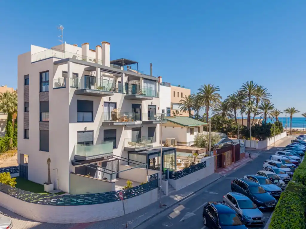 Exterior view of Ground floor for sale in El Campello  with Air Conditioner, Terrace and Community pool