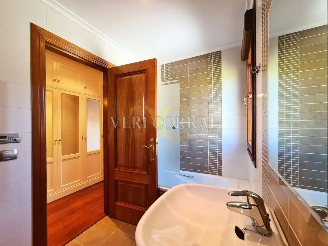Baño de Casa o chalet en venta en Oviedo  con Calefacción, Jardín privado y Terraza