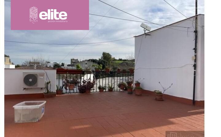 Vista exterior de Casa o xalet en venda en Jerez de la Frontera amb Aire condicionat