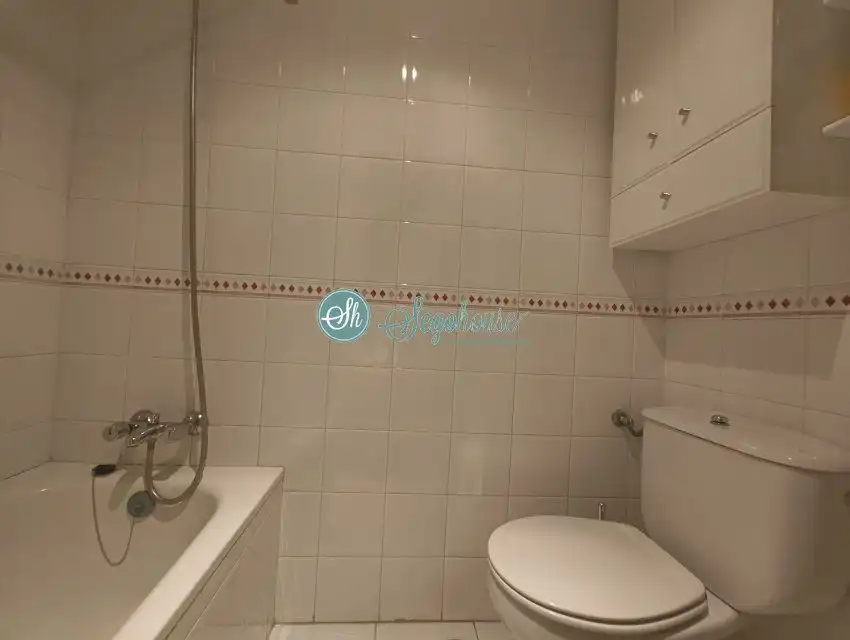 Bathroom of Flat for rent in Segovia  with Heating, Parquet flooring and Terrace