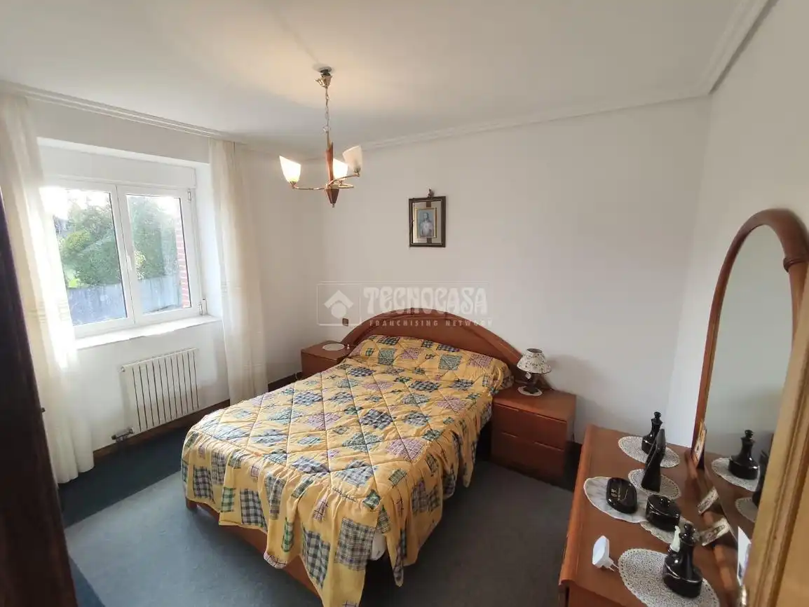 Habitación de Casa adosada en venta en Suances con Calefacción, Jardín privado y Trastero