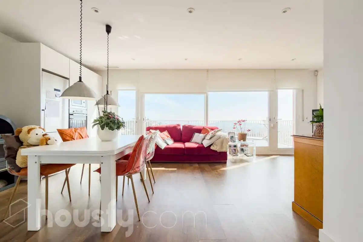 Sala d'estar de Casa o xalet en venda en Barcelona amb Aire condicionat, Calefacció i Jardí privat