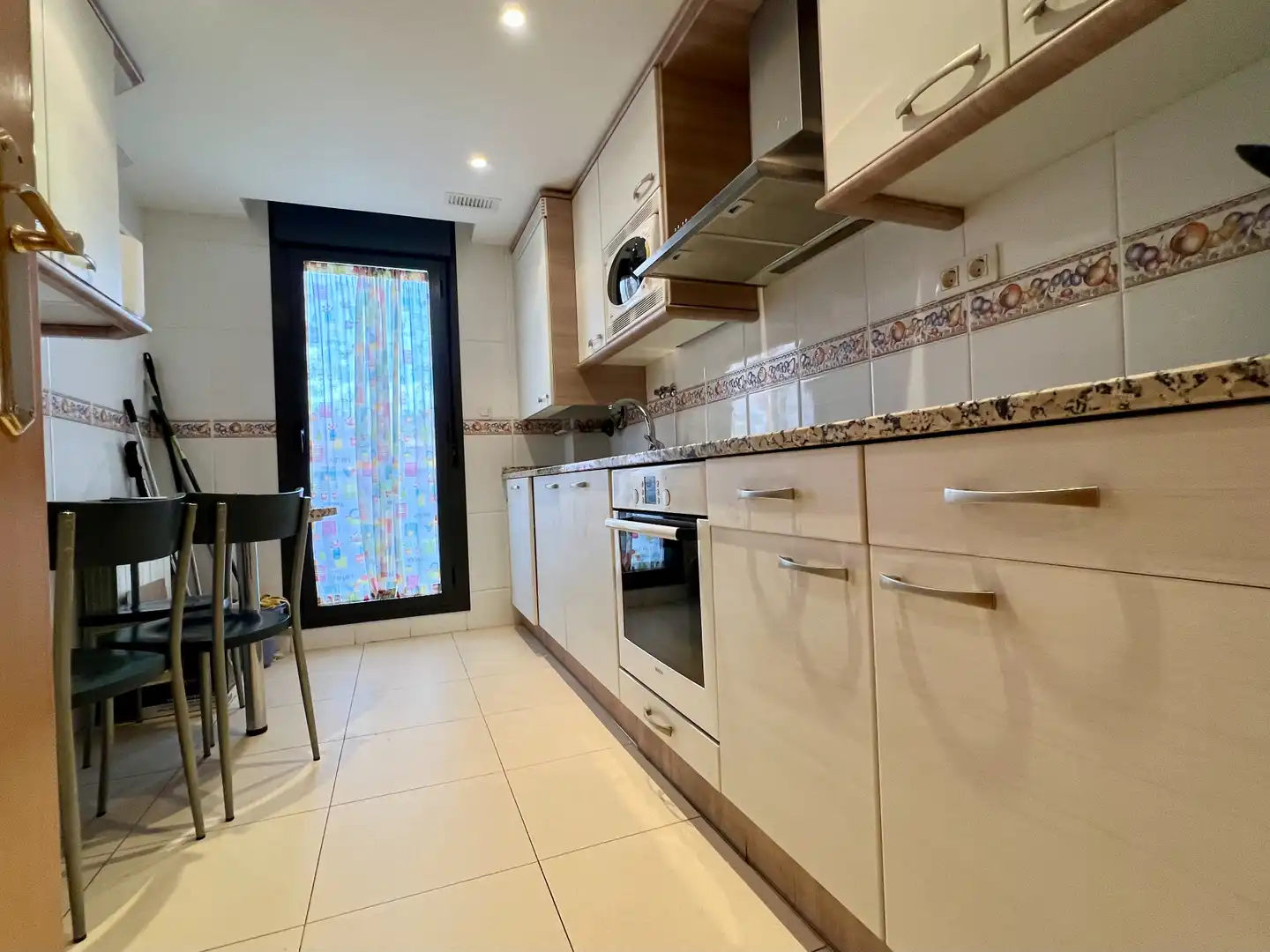 Kitchen of Flat for sale in Jaca  with Heating, Parquet flooring and Terrace