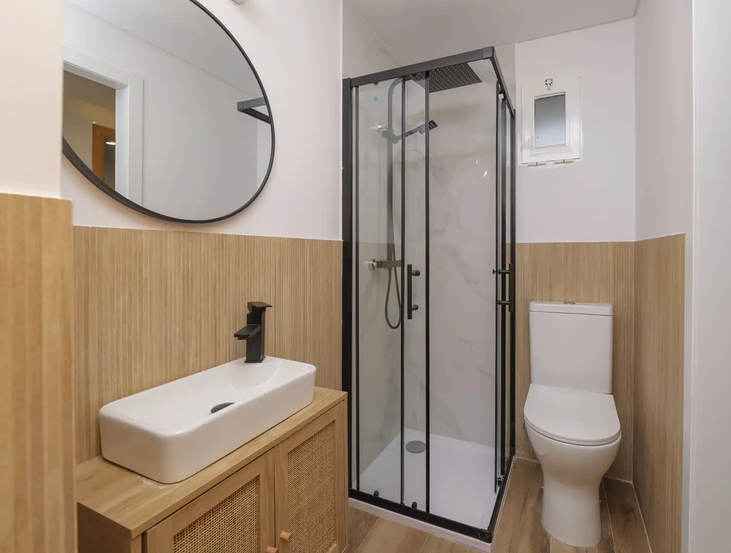 Baño de Apartamento en venta en Torremolinos con Aire acondicionado, Terraza y Amueblado