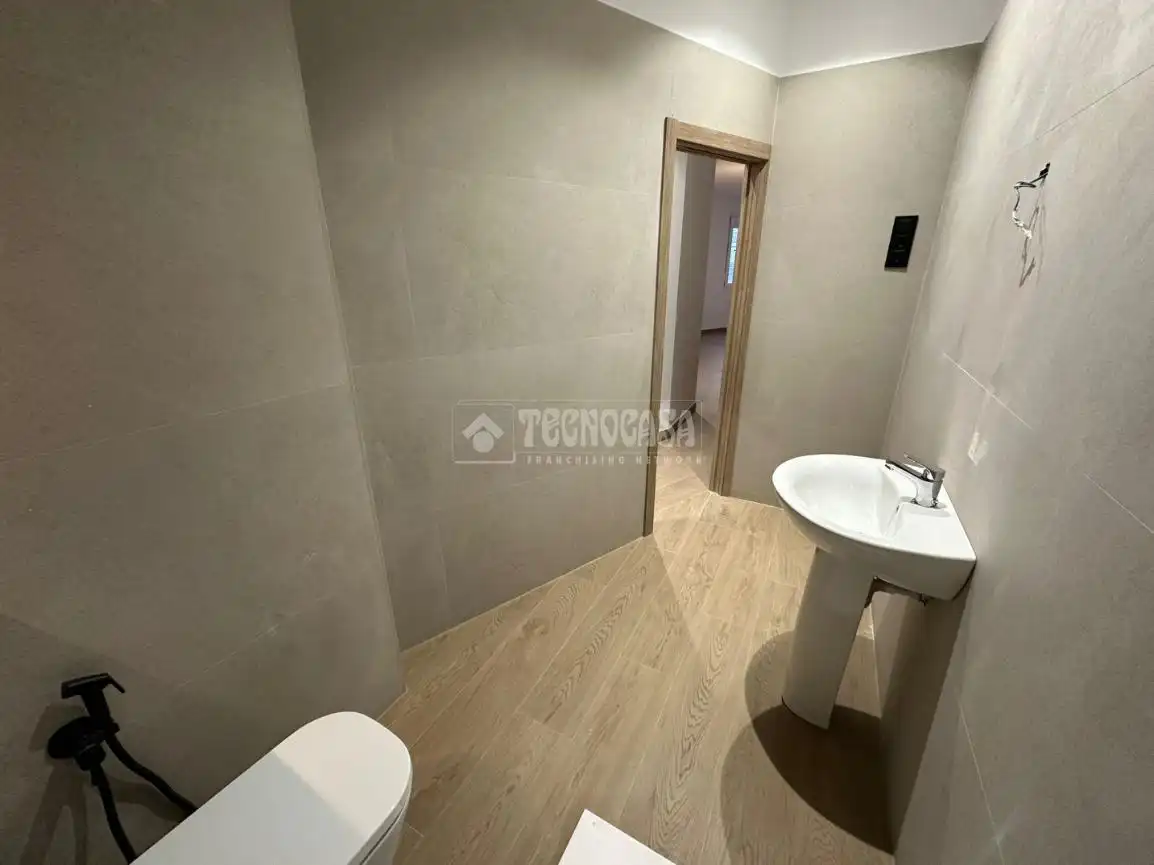 Badezimmer von Wohnung zum Verkauf in Meco mit Heizung
