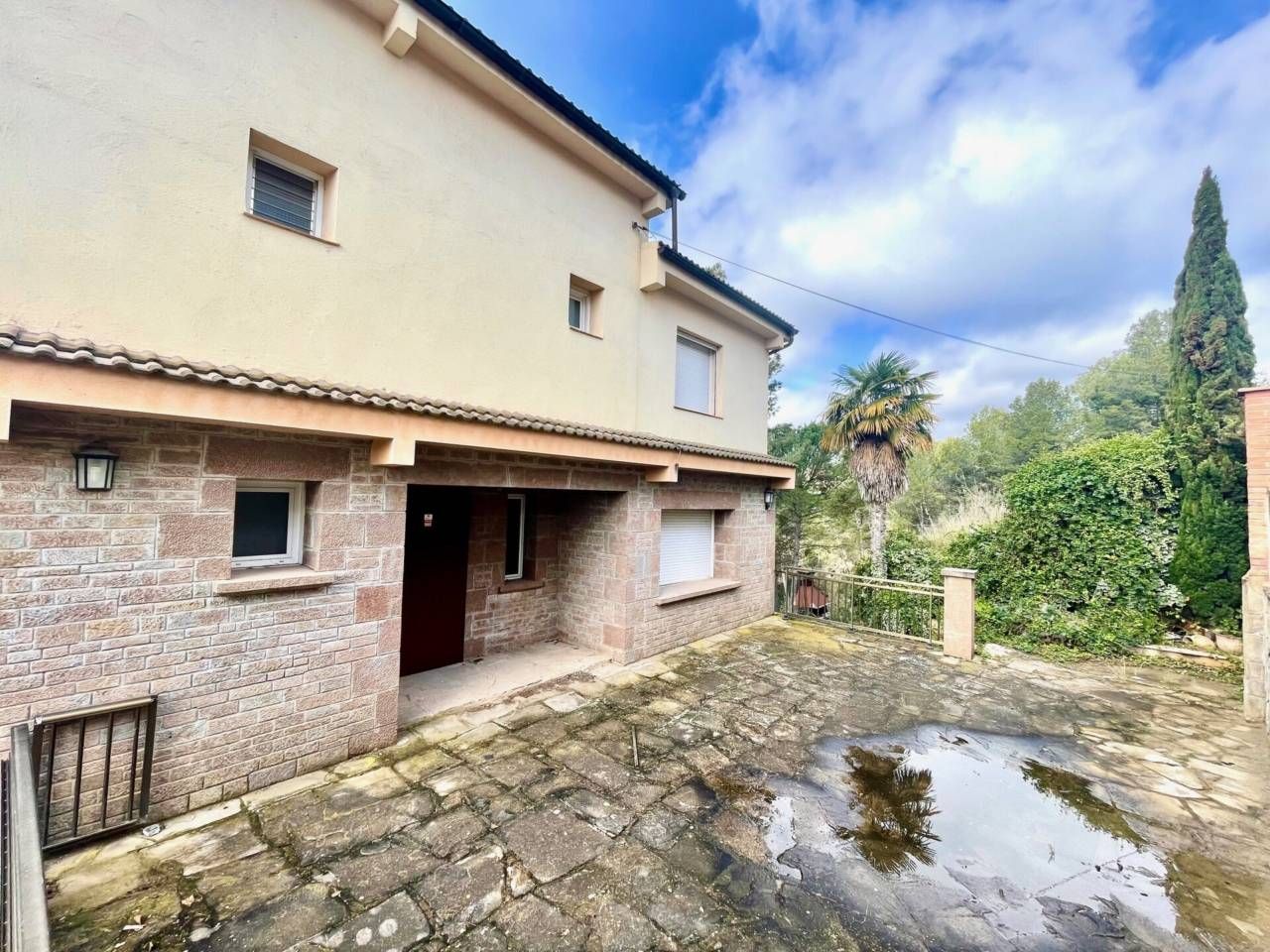 Vista exterior de Casa o xalet en venda en Castellnou de Bages amb Jardí privat, Terrassa i Piscina