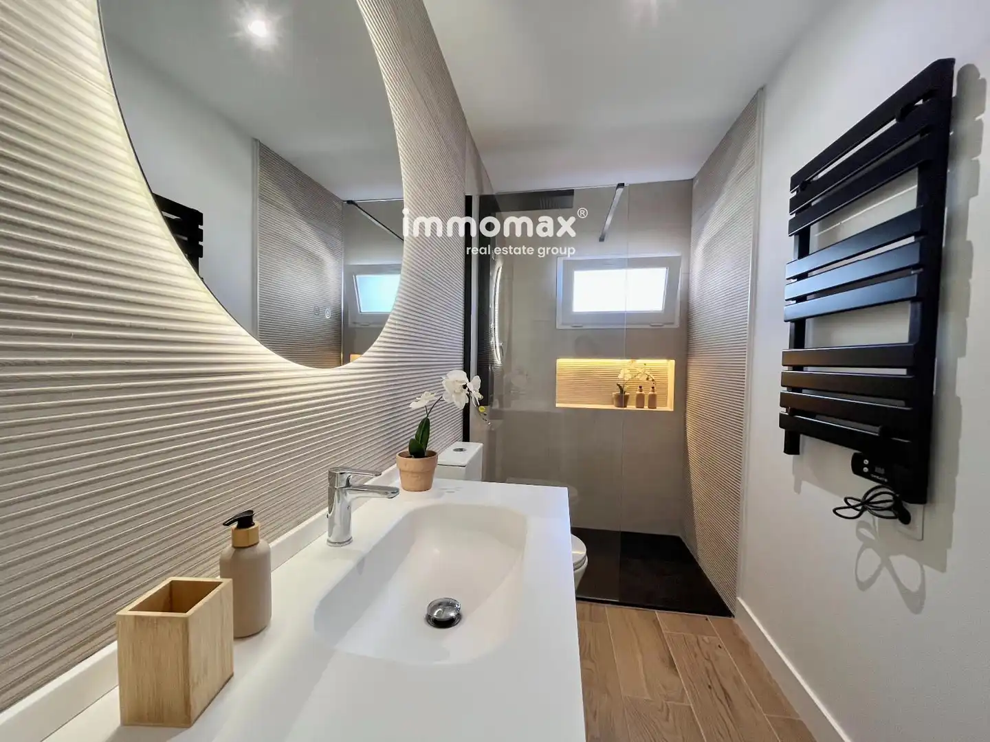 Bathroom of Houses for sale in Vilanova i la Geltrú  with Terrace and Storage room