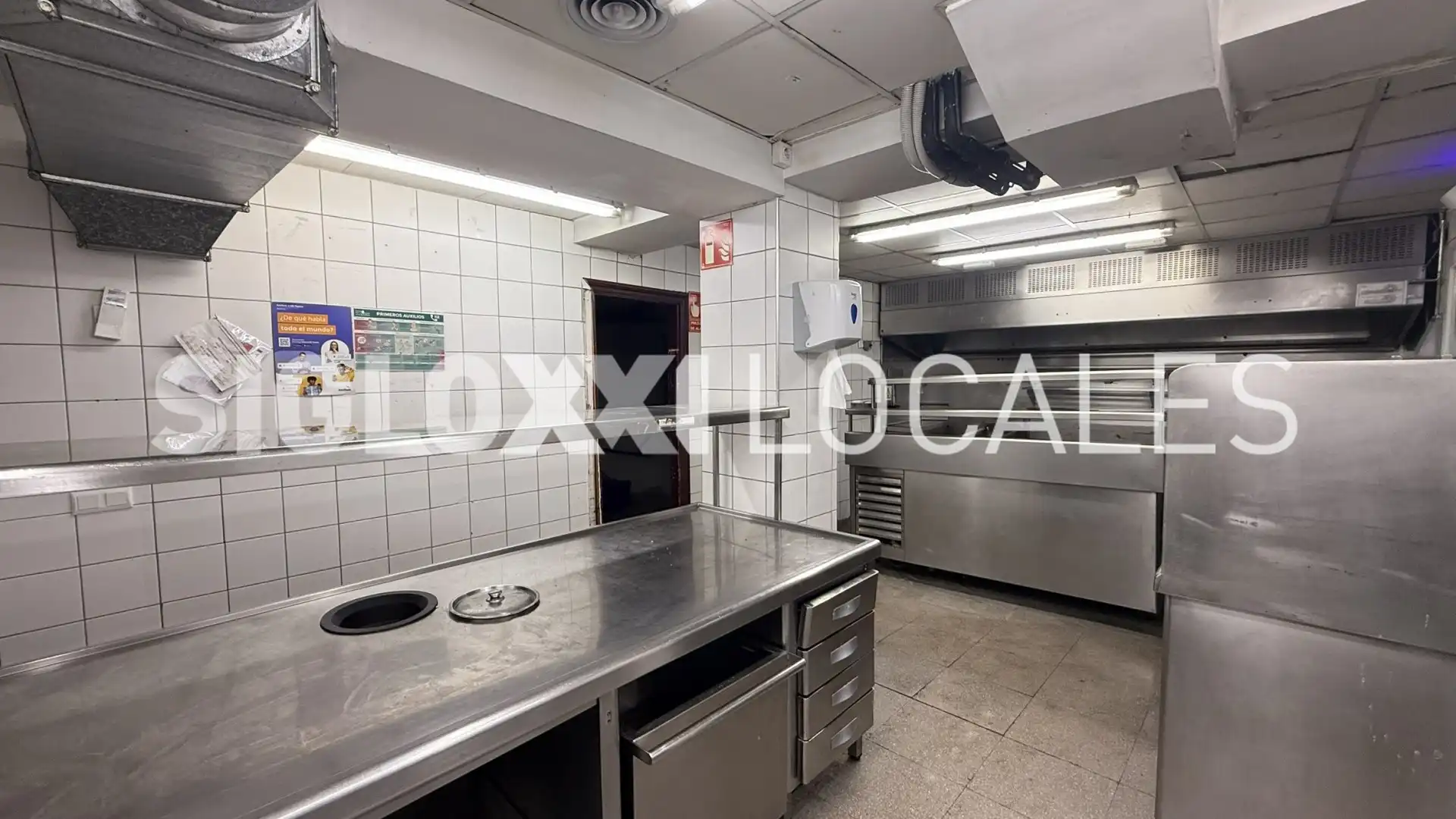 Cuina de Local de lloguer en Barcelona amb Aire condicionat
