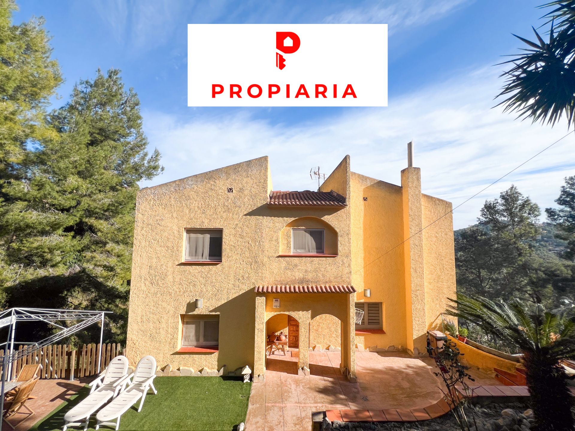 Vista exterior de Casa o xalet en venda en Vallirana amb Aire condicionat, Calefacció i Jardí privat