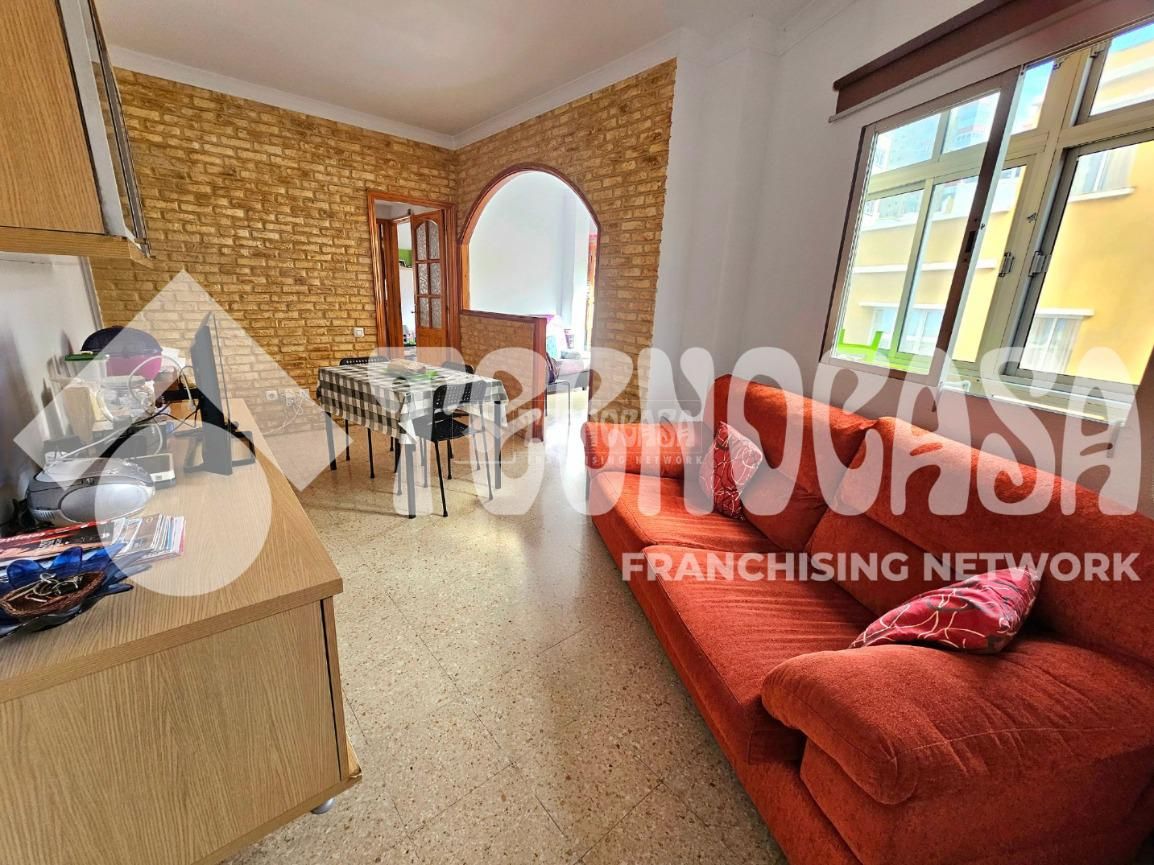 Sala de estar de Piso en venta en Las Palmas de Gran Canaria con Balcón