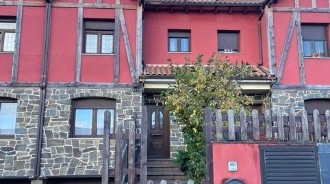 Foto 2 de Casa adosada en venta en Calle Barrio, -1, Sariegos, León