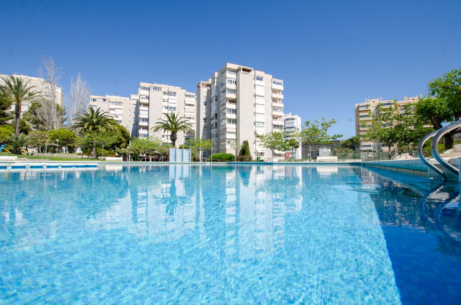 Piscina de Pis de lloguer en Alicante / Alacant amb Jardí privat, Terrassa i Piscina