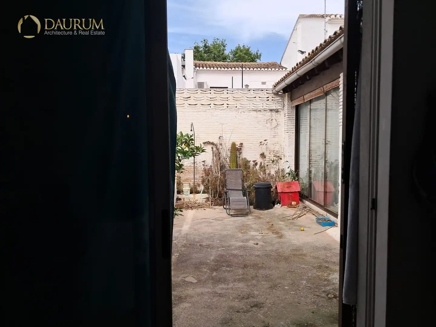 Garden of Houses for sale in Valencia  with Air Conditioner, Swimming Pool and Community pool