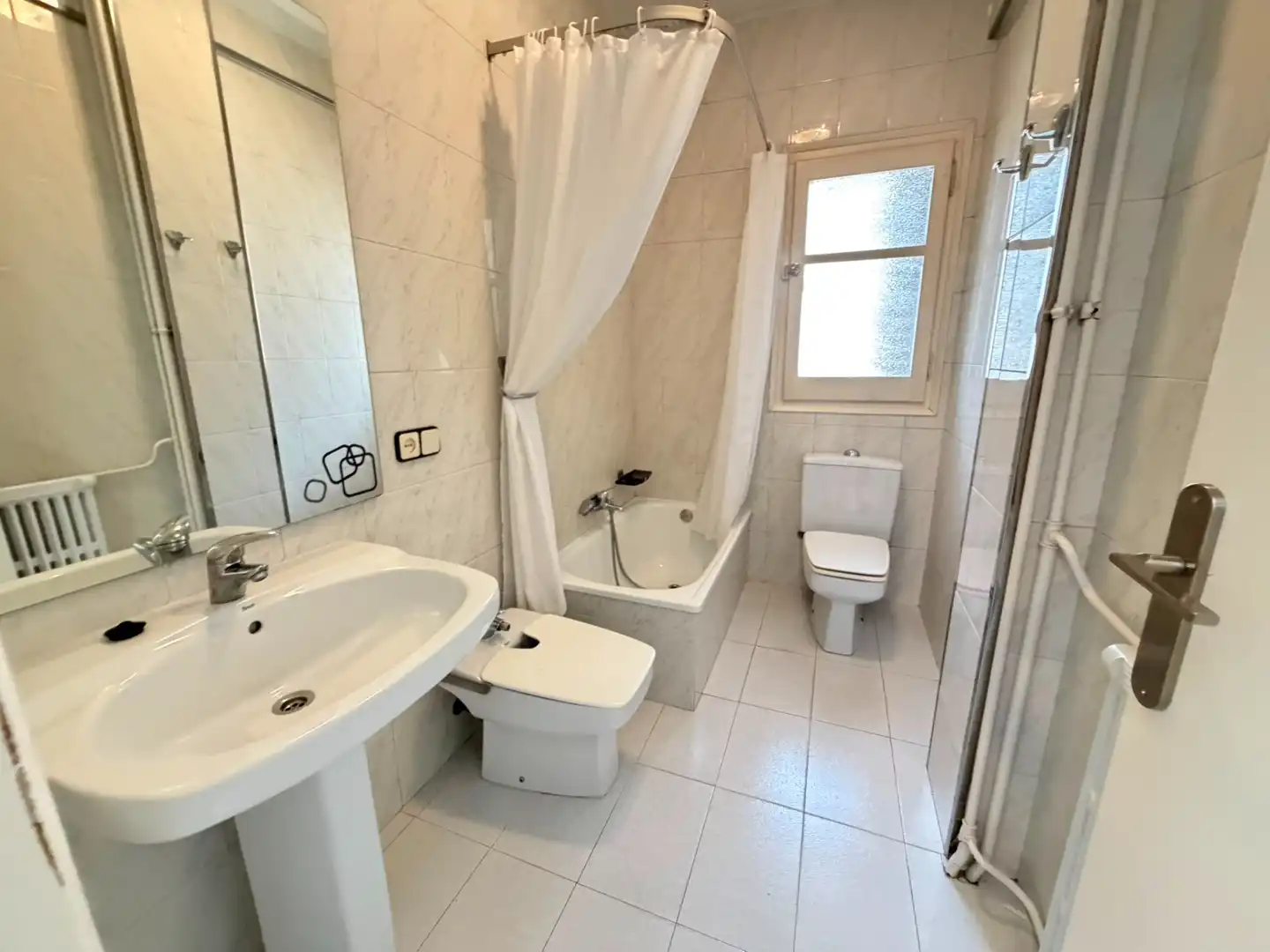 Baño de Piso de alquiler en Lleida con Calefacción, Amueblado y Horno