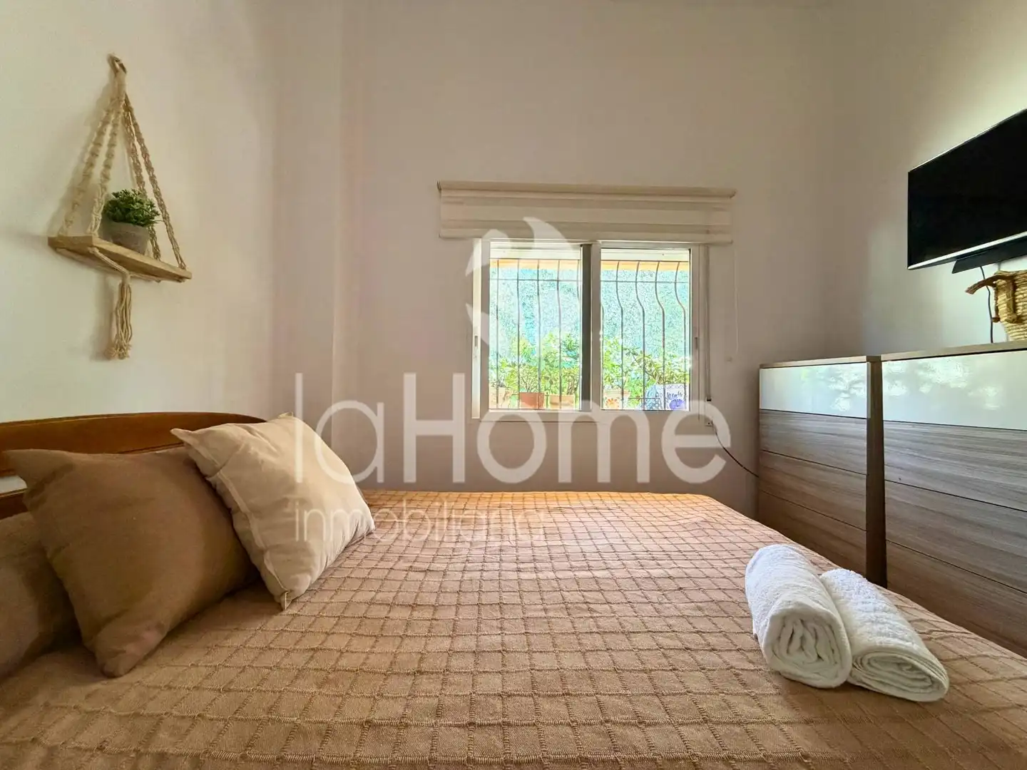 Schlafzimmer von Haus oder Chalet zum Verkauf in Paterna mit Klimaanlage, Privatgarten und Terrasse