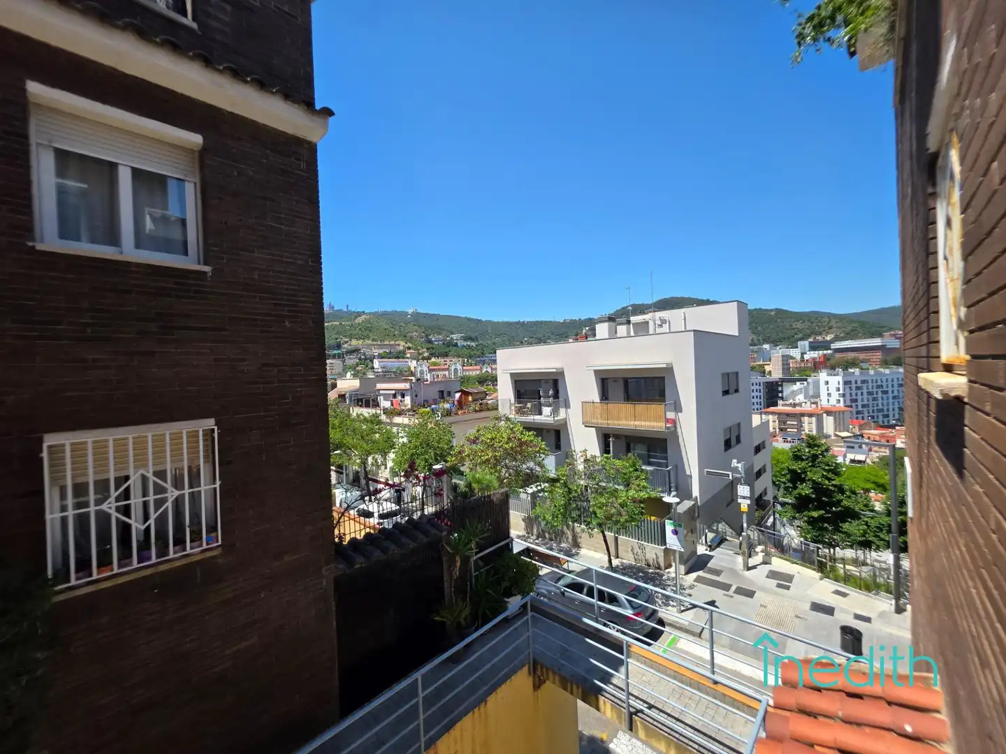 Vista exterior de Casa o xalet en venda en Barcelona amb Aire condicionat, Calefacció i Terrassa