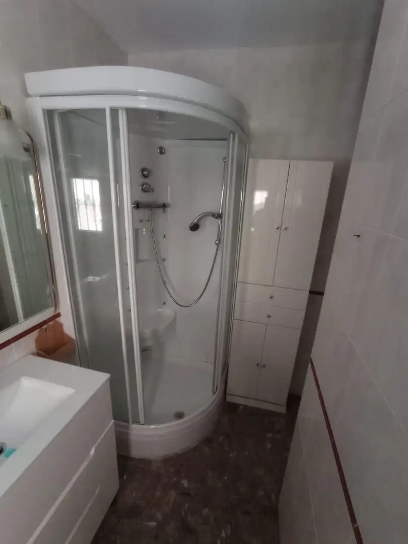 Bany de Casa o xalet en venda en Cáceres amb Aire condicionat, Calefacció i Jardí privat