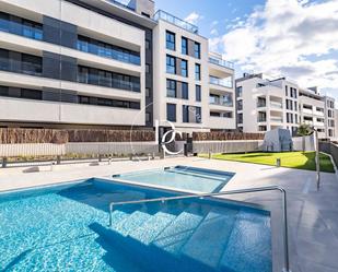 Piscina de Dúplex de lloguer en Vilanova i la Geltrú amb Aire condicionat, Calefacció i Jardí privat