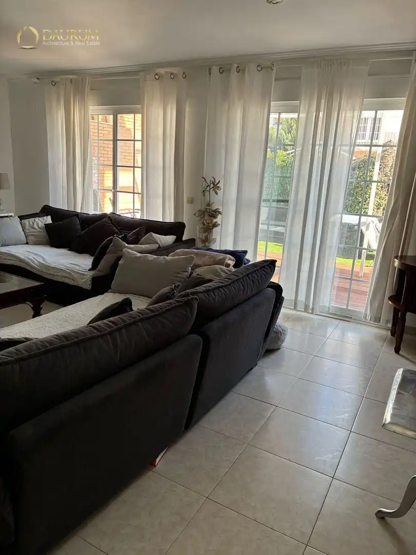 Sala de estar de Casa adosada en venta en Rivas-Vaciamadrid con Aire acondicionado, Calefacción y Jardín privado