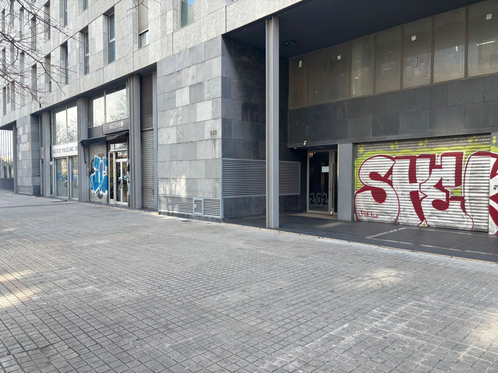 Vista exterior de Local en venda en  Barcelona Capital