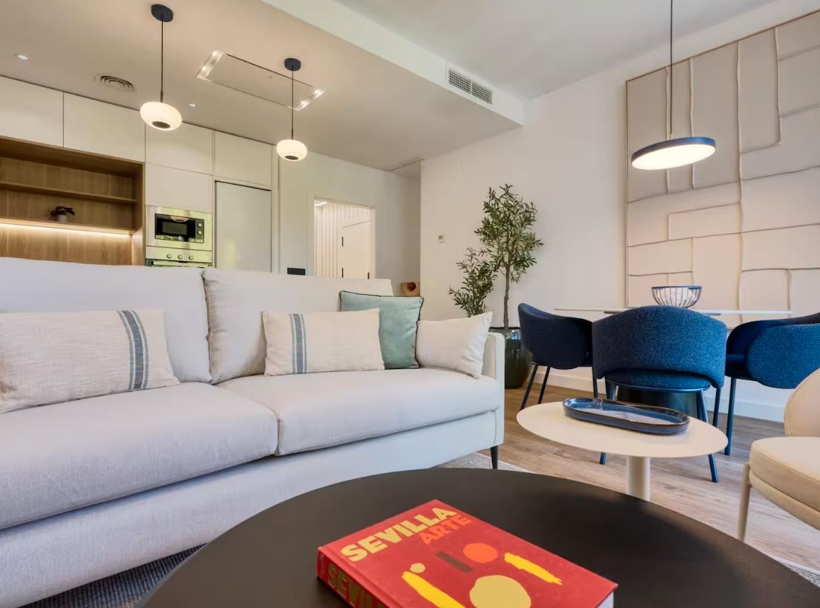 Living room of Apartment to rent in  Sevilla Capital  with Air Conditioner, Heating and Parquet flooring