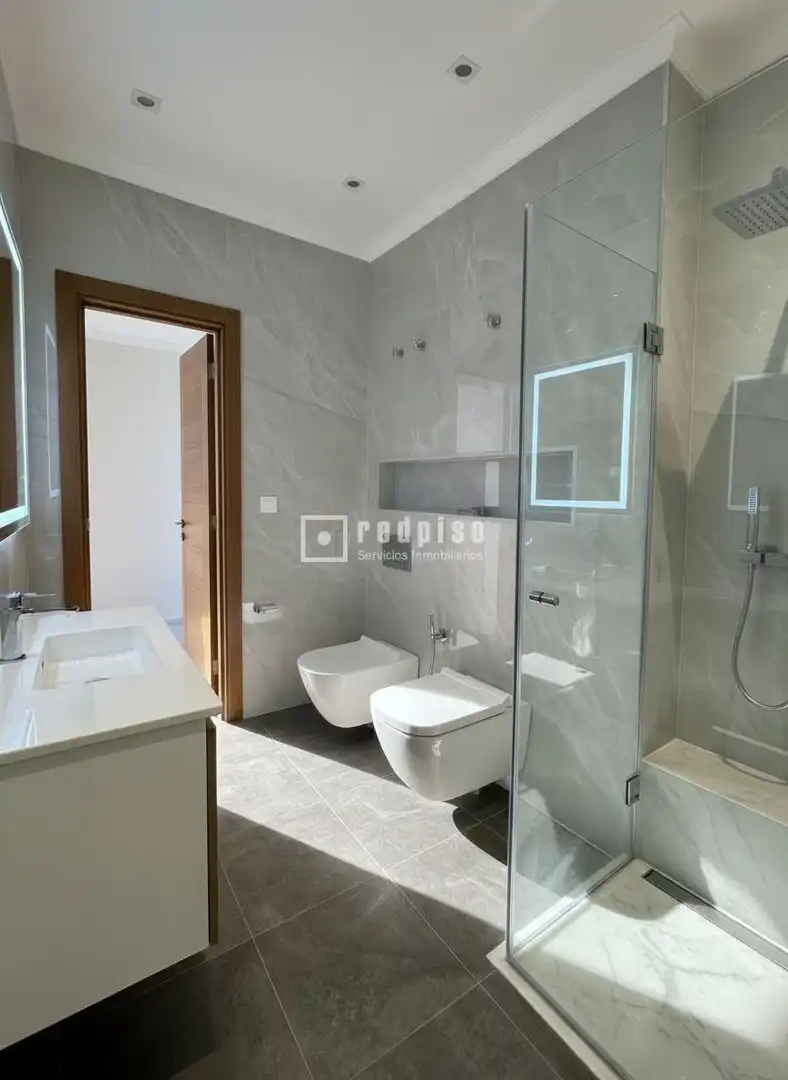 Baño de Casa o chalet en venta en Mairena del Aljarafe con Aire acondicionado, Trastero y Alarma