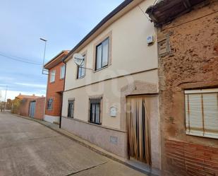 Vista exterior de Casa o xalet en venda en Toral de los Guzmanes