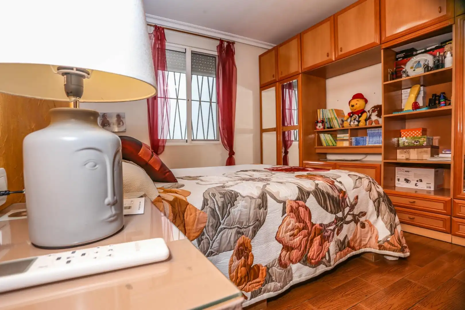 Dormitori de Casa o xalet en venda en Elda amb Aire condicionat, Calefacció i Jardí privat