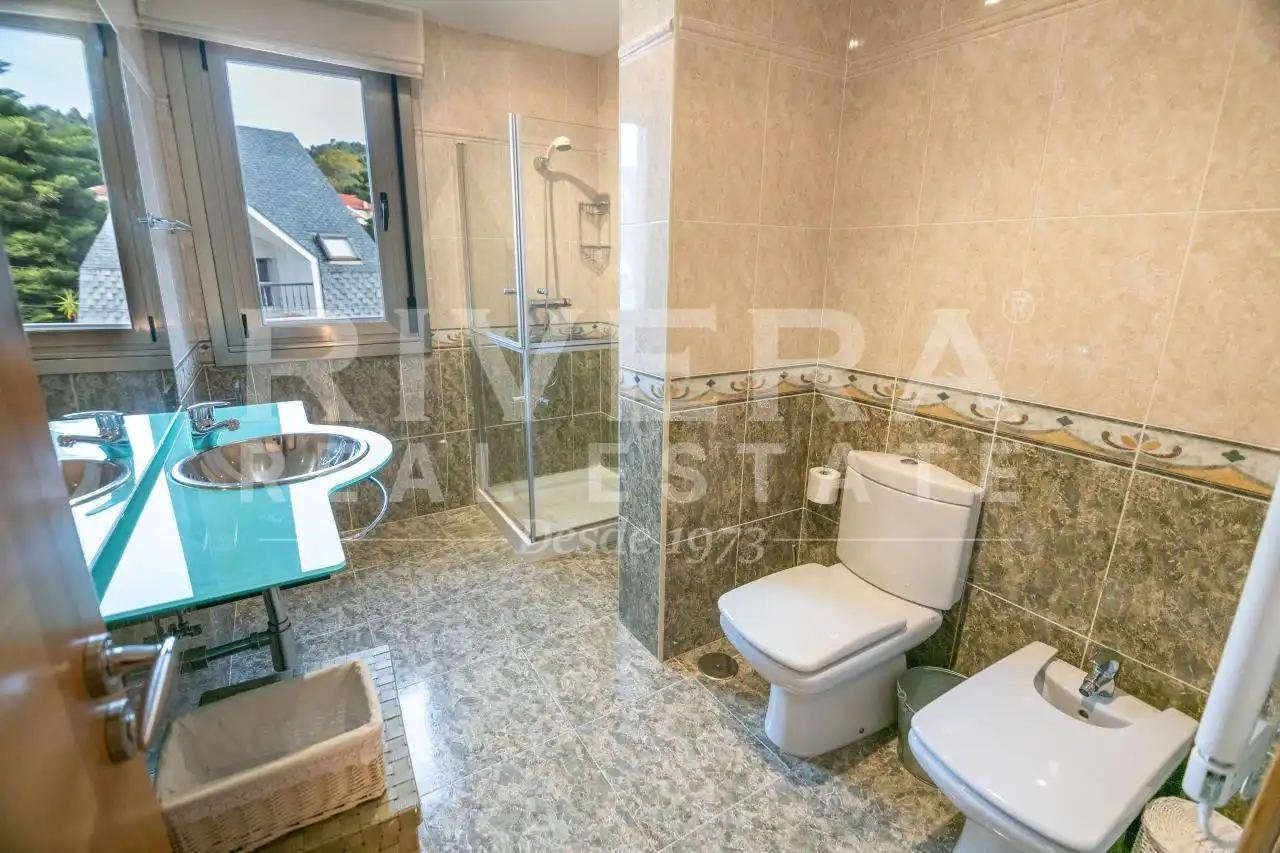 Bathroom of Detached homes for sale in Sanxenxo  with Heating, Private garden and Terrace