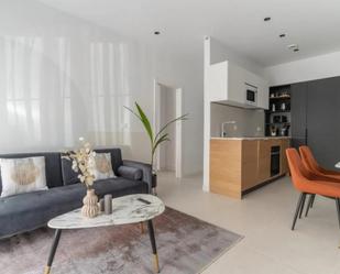 Sala d'estar de Apartament de lloguer en  Madrid Capital amb Aire condicionat