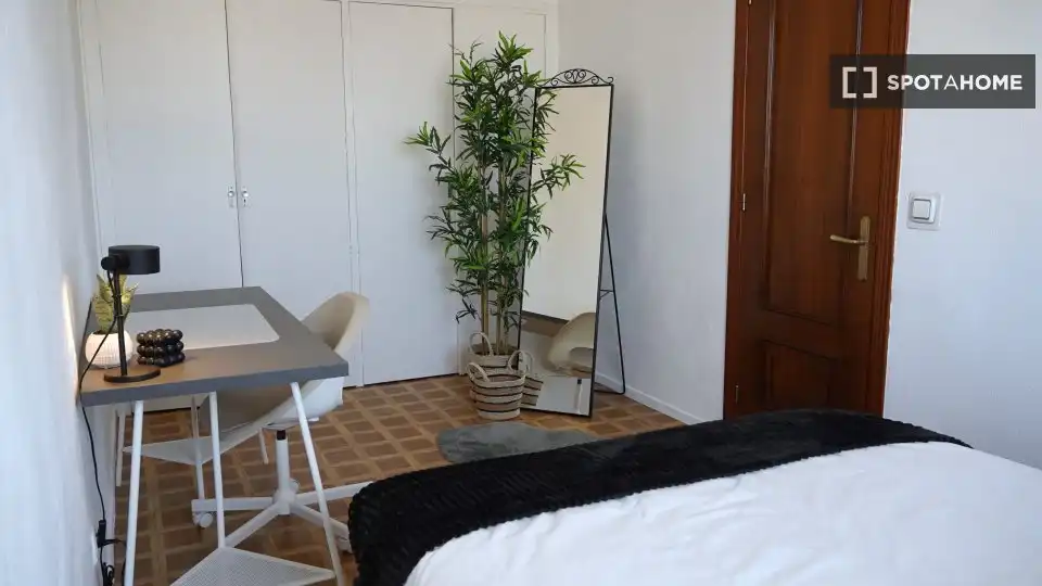 Bedroom of Flat for rent in Madrid  with Air Conditioner, Heating and Furnished