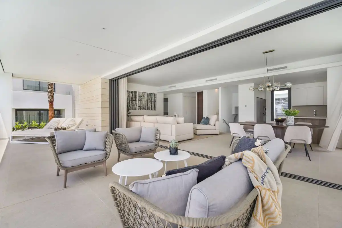 Sala de estar de Casa o chalet en venta en Marbella con Aire acondicionado, Jardín privado y Terraza