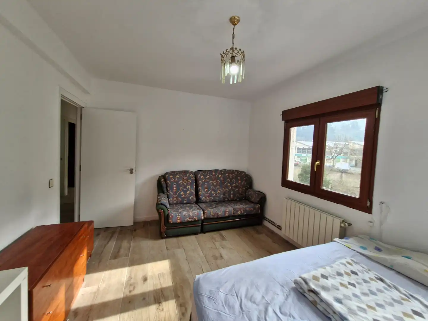 Schlafzimmer von Wohnung zur Miete in Alonsotegi mit Heizung, Möbliert und Ofen