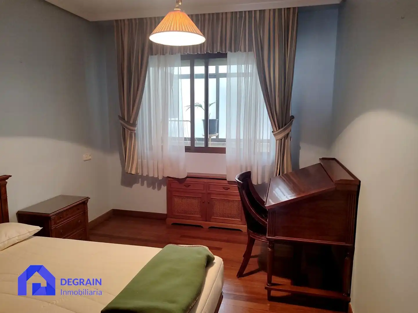 Habitación de Piso de alquiler en Oviedo  con Terraza y Trastero