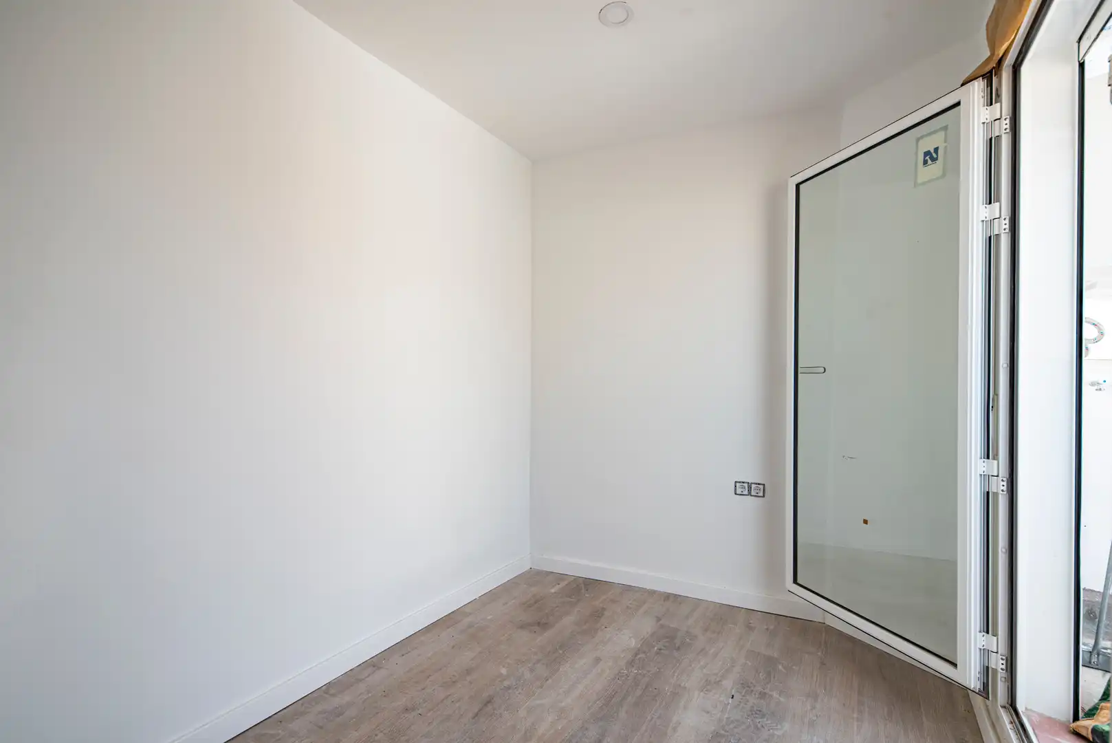 Schlafzimmer von Dachboden zum Verkauf in Mataró mit Parkett, Terrasse und Ofen