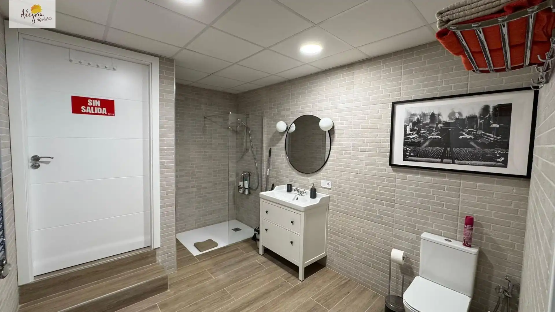 Bathroom of Apartments for sale in Valencia  with Air Conditioner, Heating and Furnished