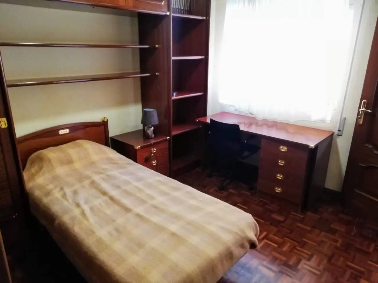 Bedroom of Flat for rent in Burgos  with Heating, Parquet flooring and Furnished