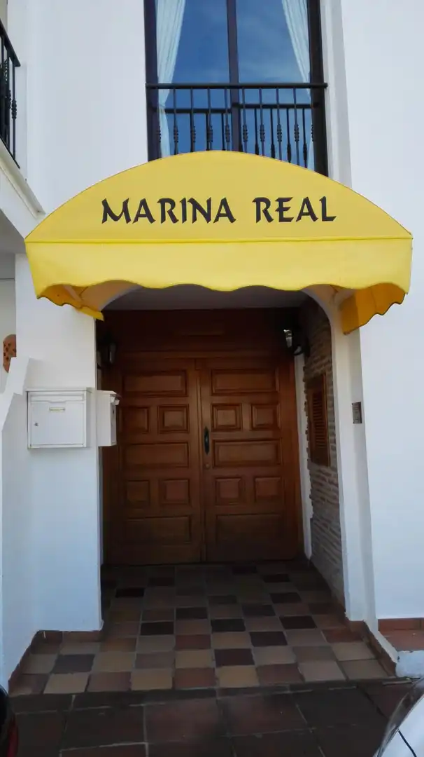 Wohnungen zum Verkauf in Manilva mit Klimaanlage, Terrasse und Abstellraum