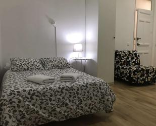 Bedroom of Study to share in  Madrid Capital  with Air Conditioner and Terrace