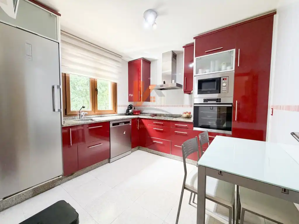 Cocina de Casa o chalet en venta en Ames con Jardín privado, Terraza y Horno