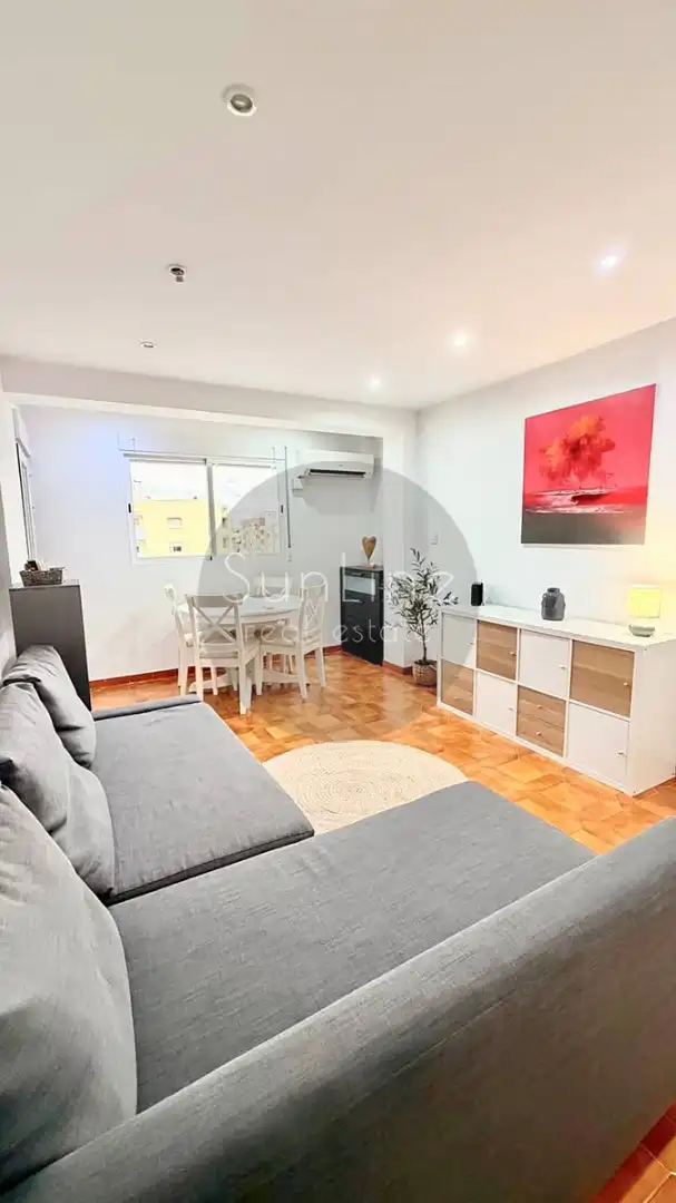 Bedroom of Flat for rent in Valencia  with Air Conditioner, Furnished and Balcony