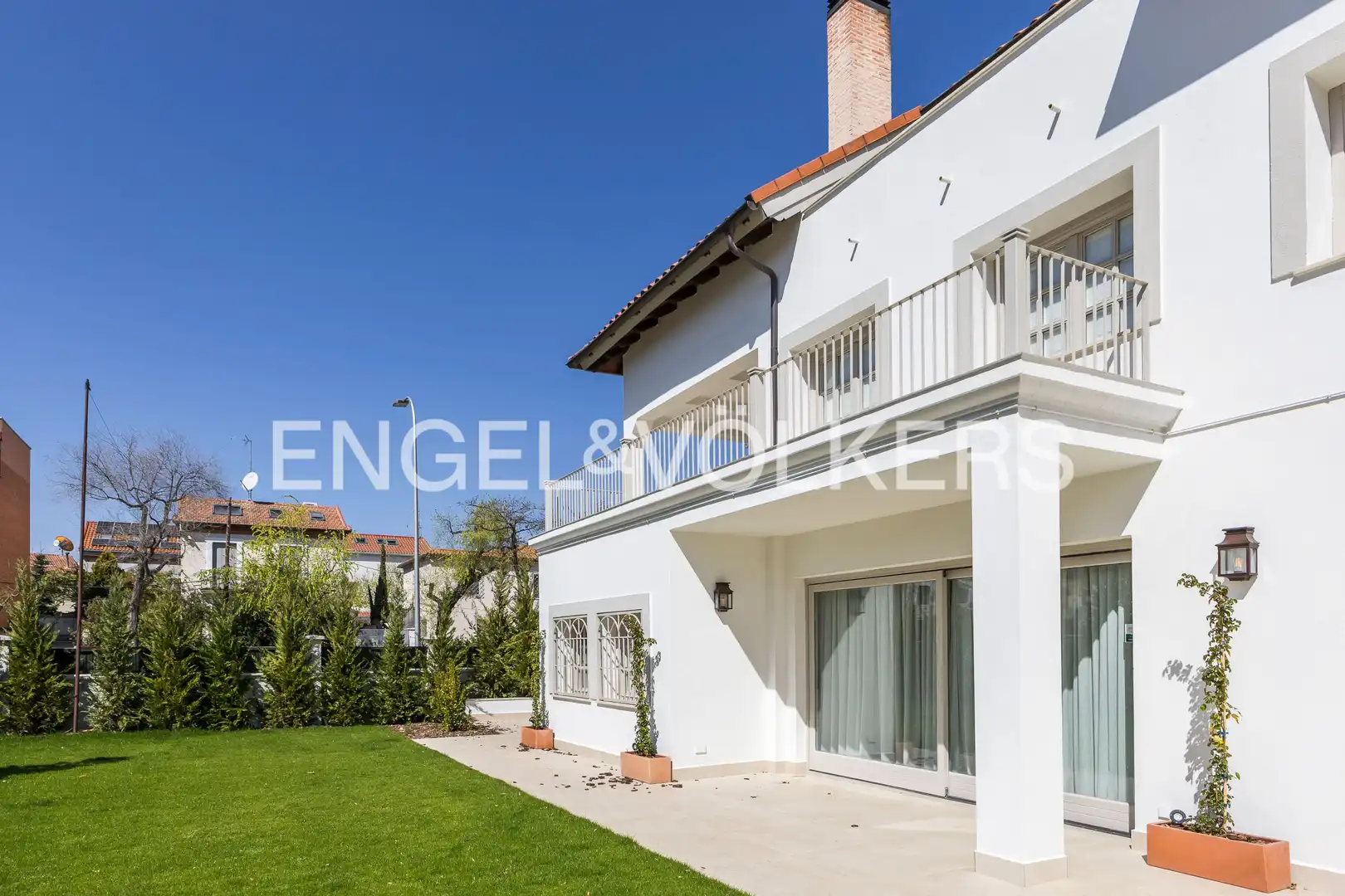 Vista exterior de Casa o xalet de lloguer en Madrid amb Aire condicionat, Calefacció i Jardí privat