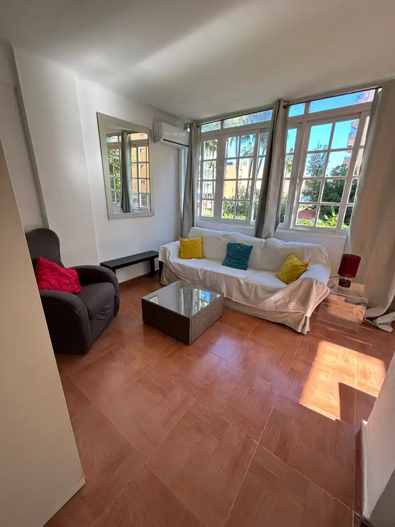 Sala d'estar de Apartament de lloguer en Torremolinos amb Moblat i Piscina comunitària